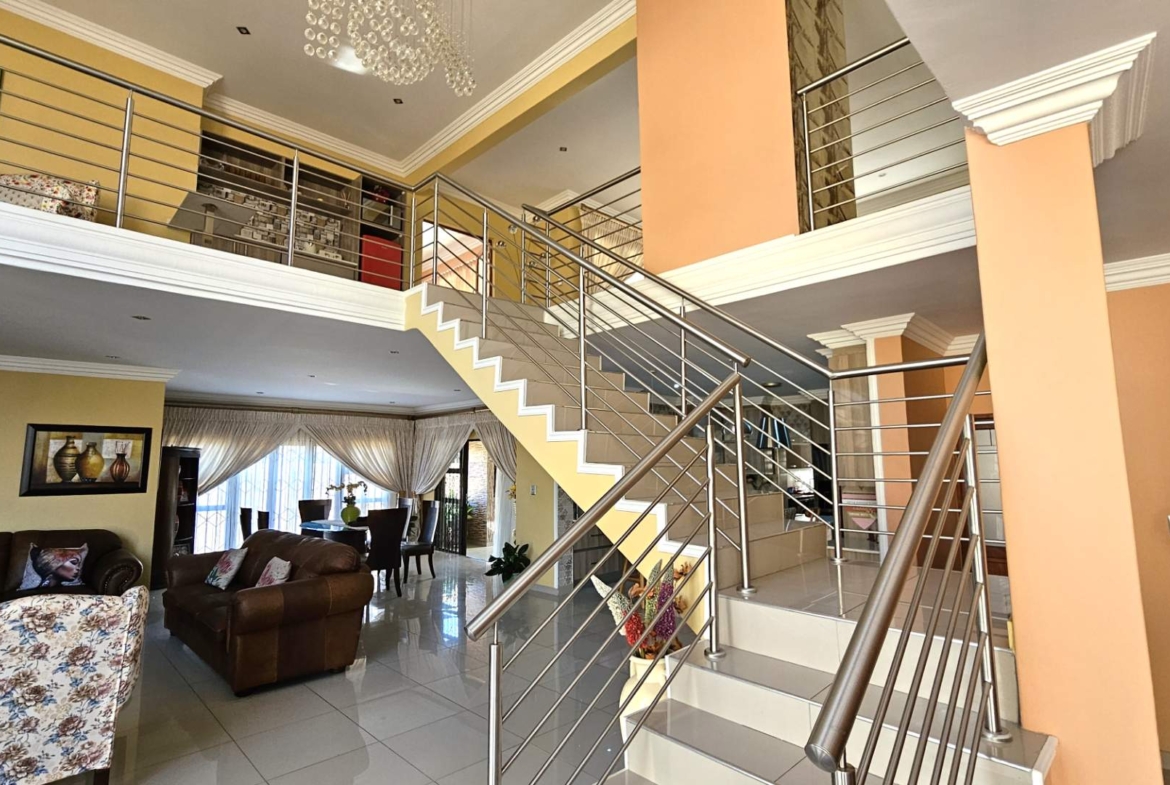 5 Bedroom 5 Bathroom Executive Home in Bougainvilla Estate Hartbeespoort