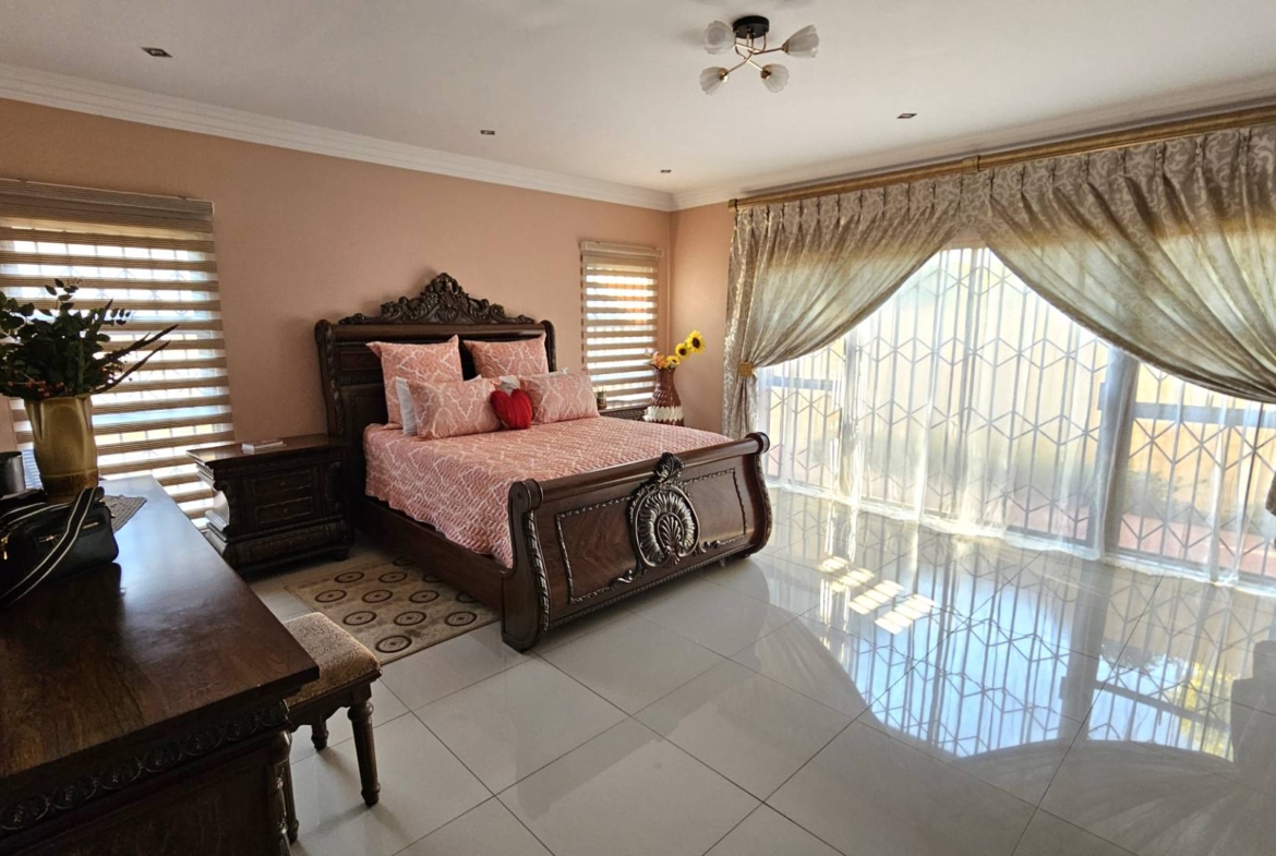 5 Bedroom 5 Bathroom Executive Home in Bougainvilla Estate Hartbeespoort