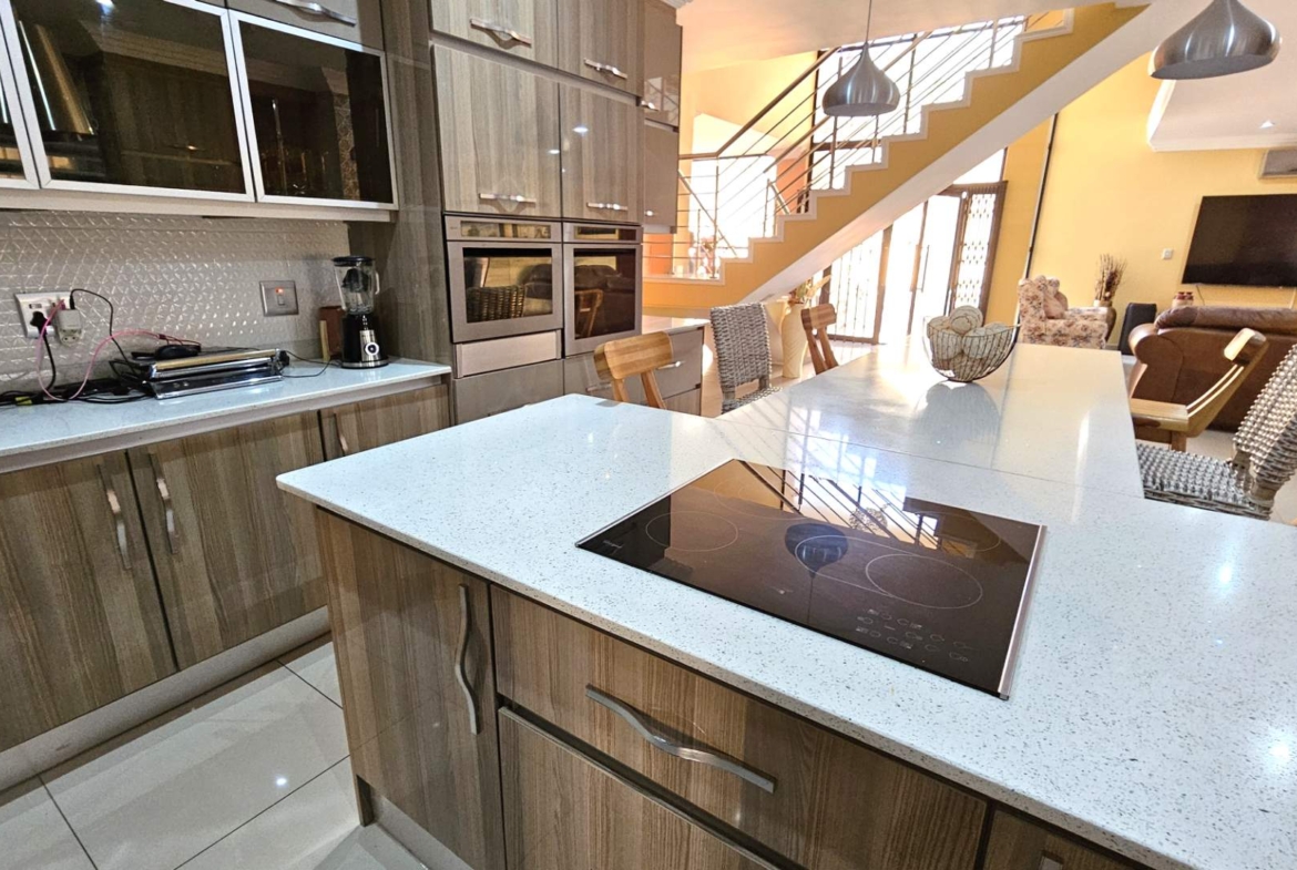 5 Bedroom 5 Bathroom Executive Home in Bougainvilla Estate Hartbeespoort