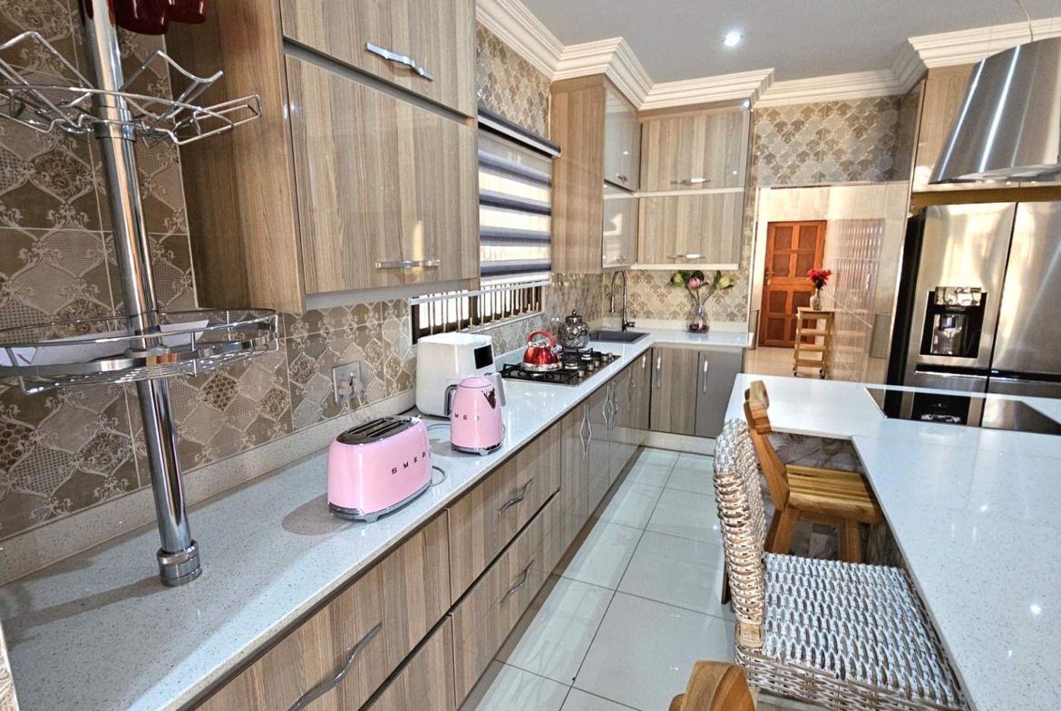 5 Bedroom 5 Bathroom Executive Home in Bougainvilla Estate Hartbeespoort