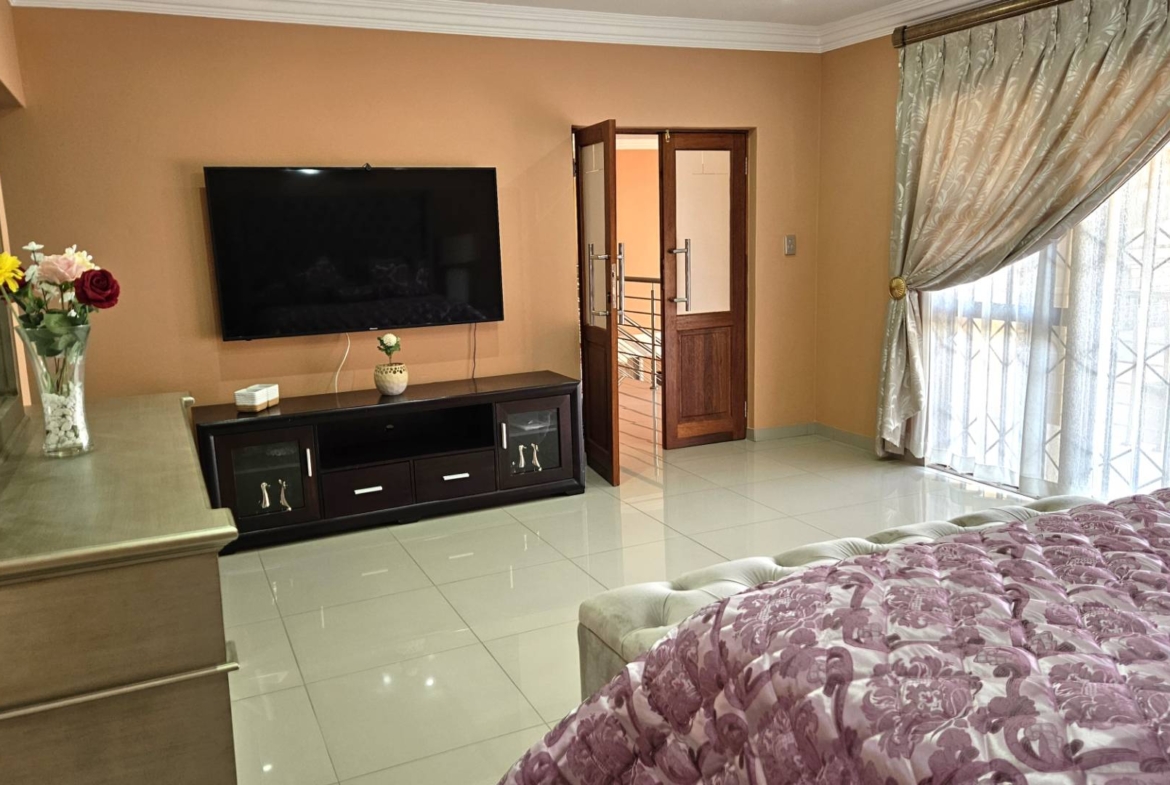 5 Bedroom 5 Bathroom Executive Home in Bougainvilla Estate Hartbeespoort