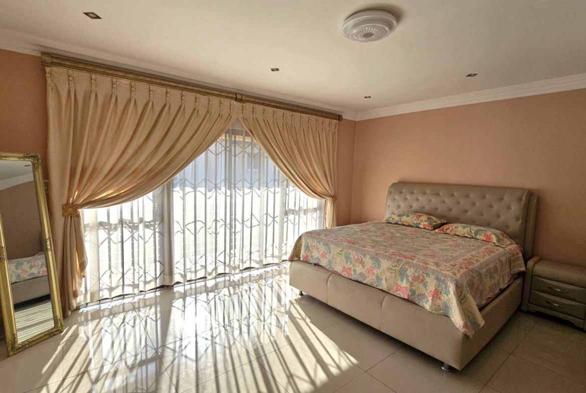 5 Bedroom 5 Bathroom Executive Home in Bougainvilla Estate Hartbeespoort
