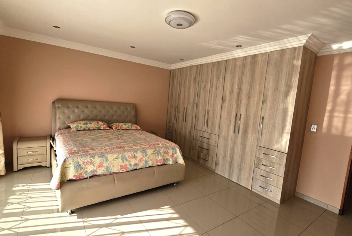 5 Bedroom 5 Bathroom Executive Home in Bougainvilla Estate Hartbeespoort