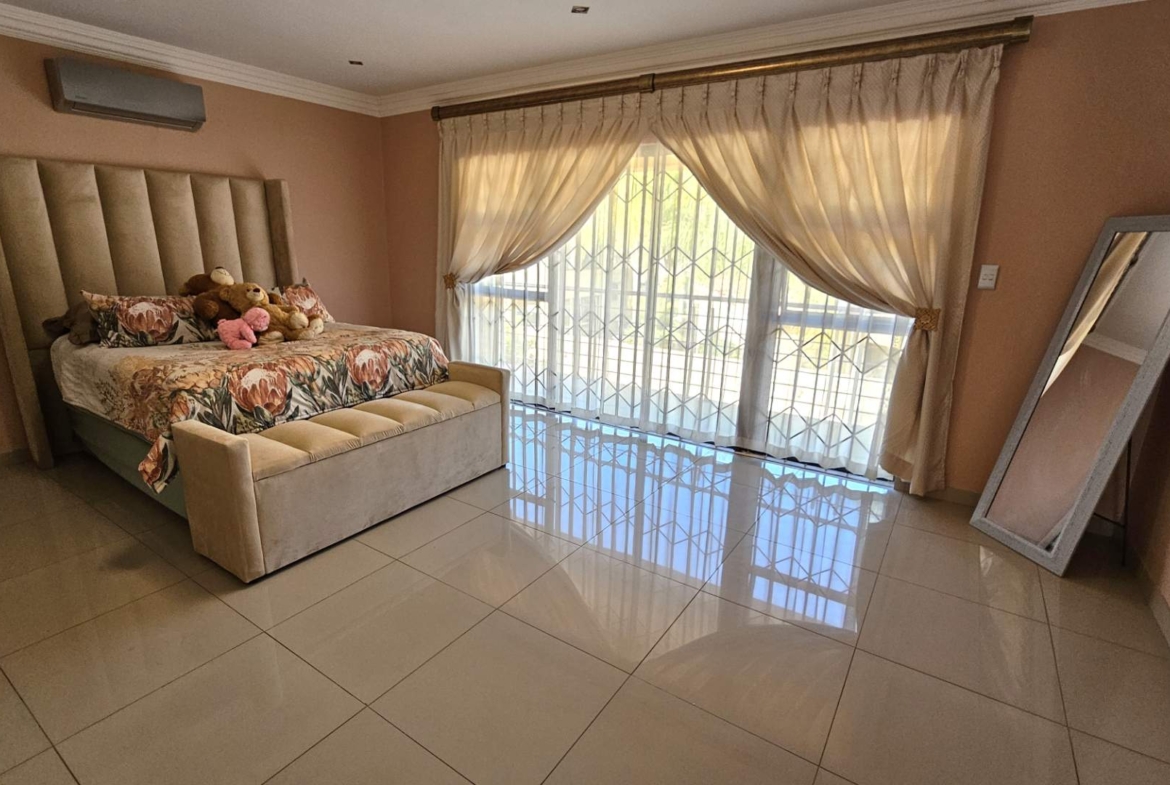 5 Bedroom 5 Bathroom Executive Home in Bougainvilla Estate Hartbeespoort