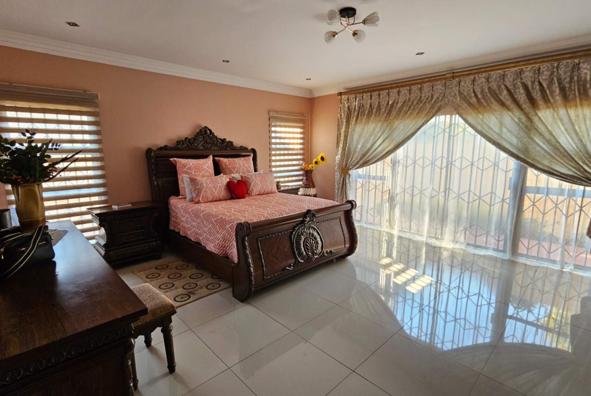 5 Bedroom 5 Bathroom Executive Home in Bougainvilla Estate Hartbeespoort
