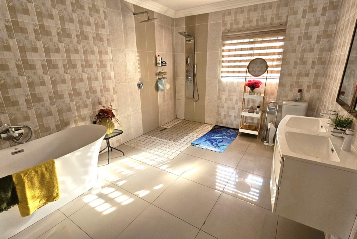 5 Bedroom 5 Bathroom Executive Home in Bougainvilla Estate Hartbeespoort