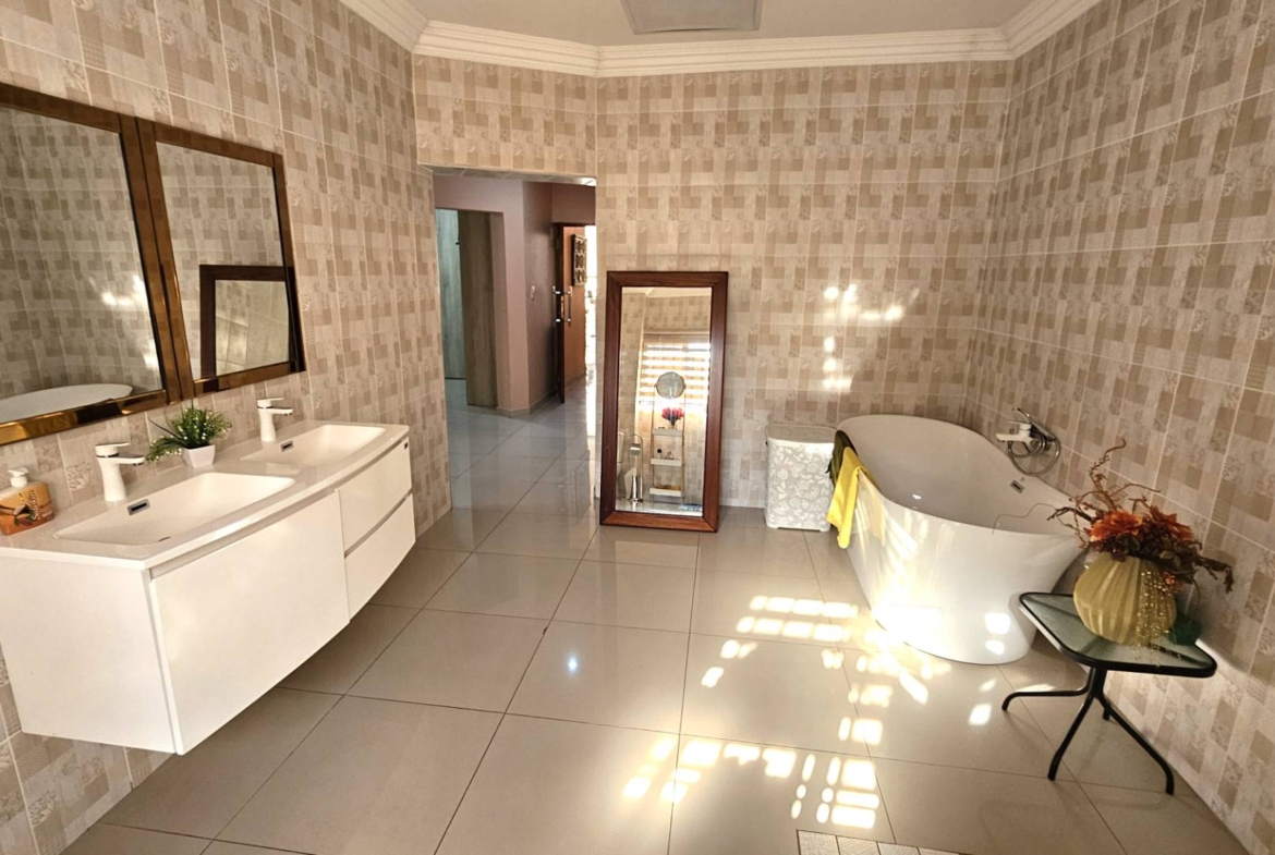5 Bedroom 5 Bathroom Executive Home in Bougainvilla Estate Hartbeespoort