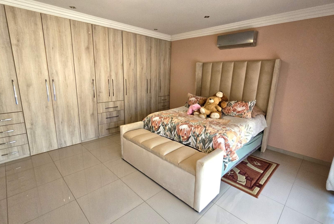 5 Bedroom 5 Bathroom Executive Home in Bougainvilla Estate Hartbeespoort