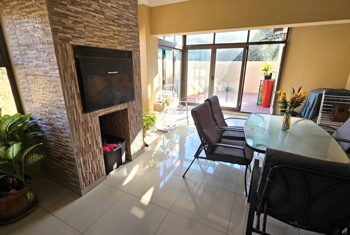 5 Bedroom 5 Bathroom Executive Home in Bougainvilla Estate Hartbeespoort