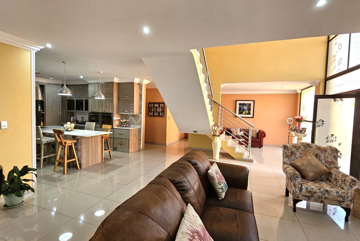 5 Bedroom 5 Bathroom Executive Home in Bougainvilla Estate Hartbeespoort