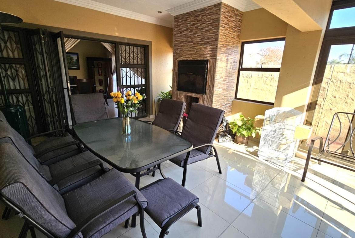 5 Bedroom 5 Bathroom Executive Home in Bougainvilla Estate Hartbeespoort