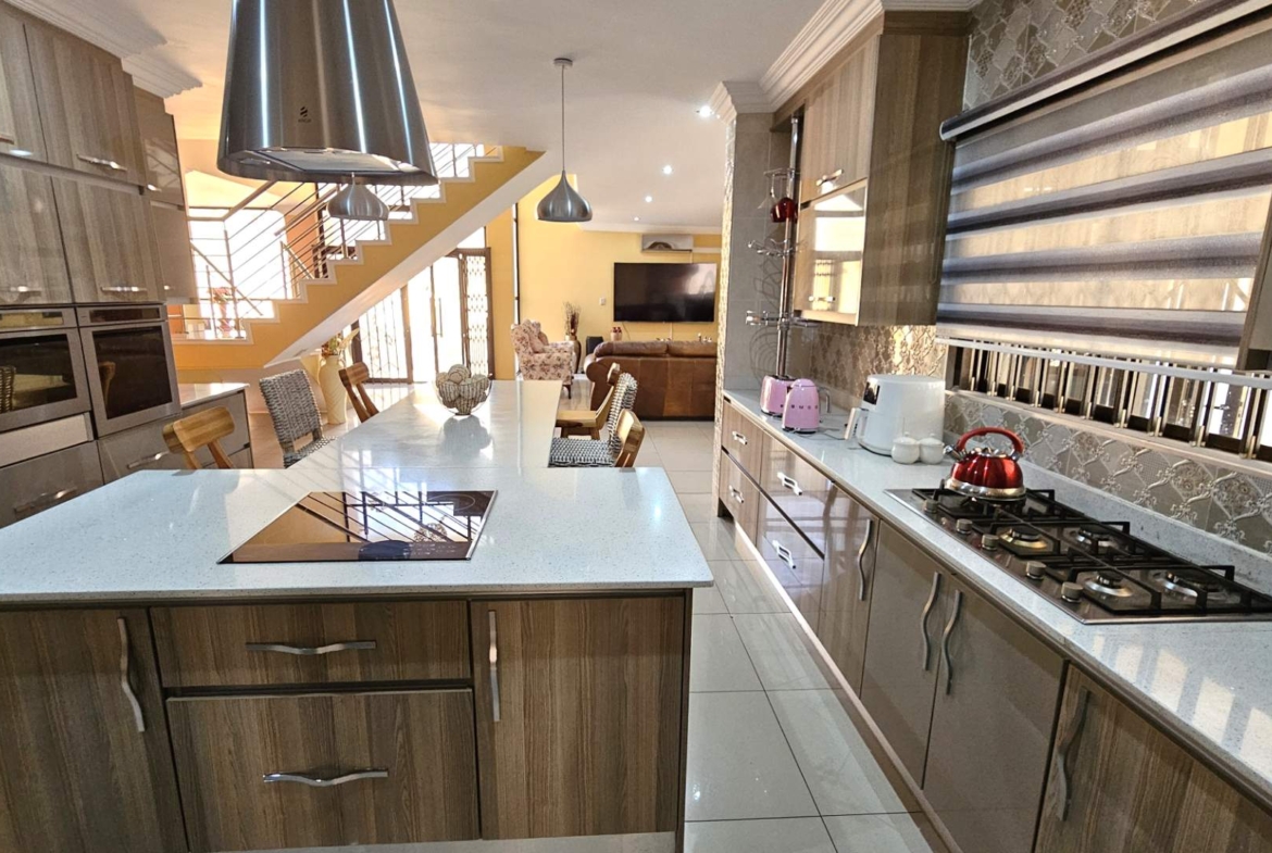 5 Bedroom 5 Bathroom Executive Home in Bougainvilla Estate Hartbeespoort