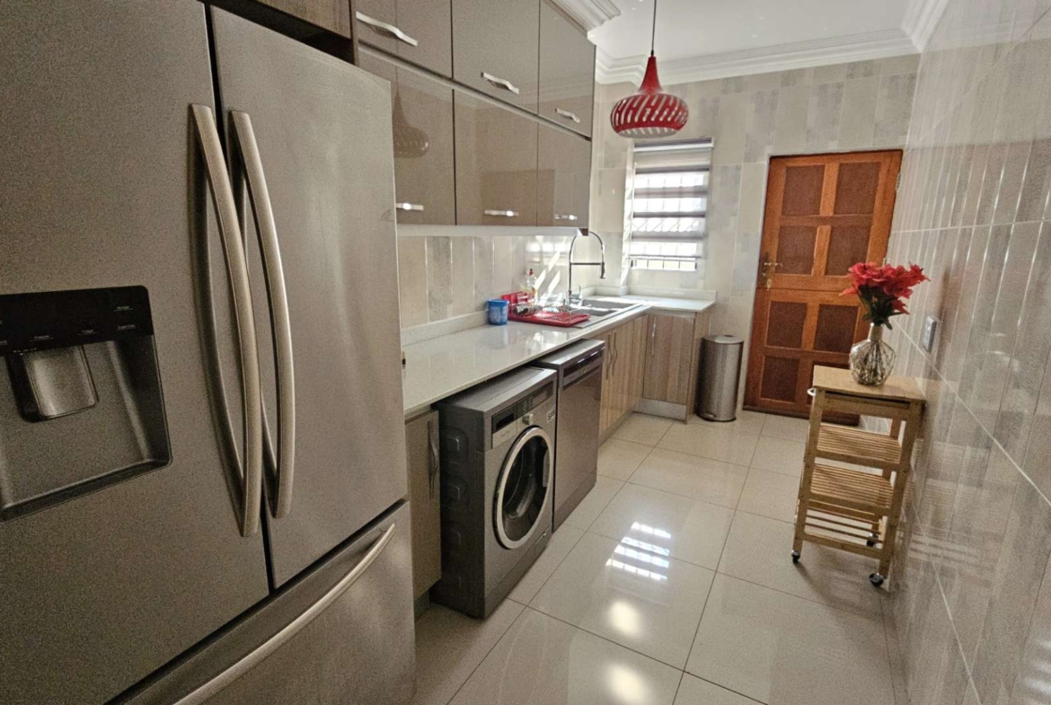 5 Bedroom 5 Bathroom Executive Home in Bougainvilla Estate Hartbeespoort
