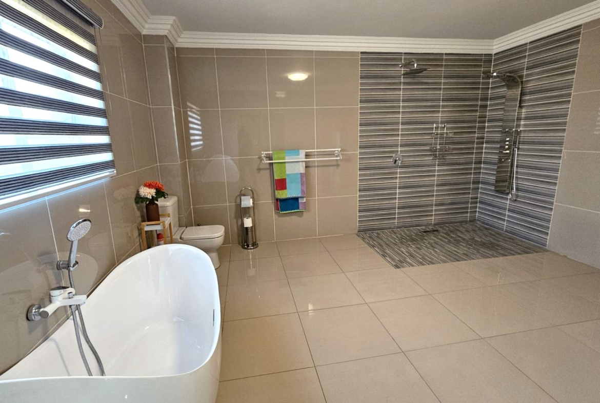 5 Bedroom 5 Bathroom Executive Home in Bougainvilla Estate Hartbeespoort