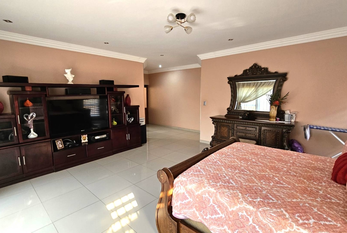 5 Bedroom 5 Bathroom Executive Home in Bougainvilla Estate Hartbeespoort
