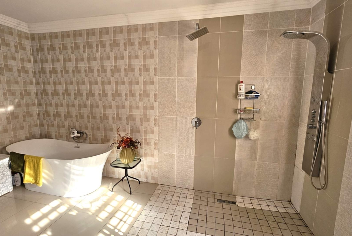 5 Bedroom 5 Bathroom Executive Home in Bougainvilla Estate Hartbeespoort