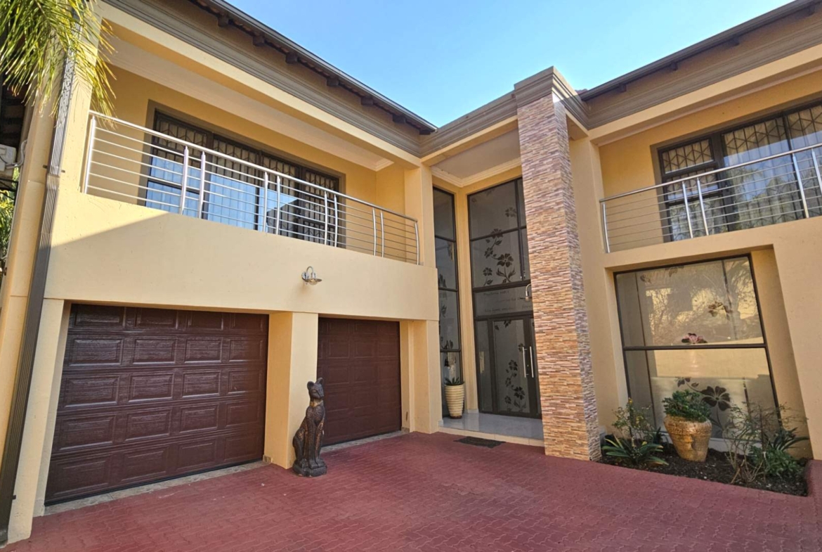 5 Bedroom 5 Bathroom Executive Home in Bougainvilla Estate Hartbeespoort