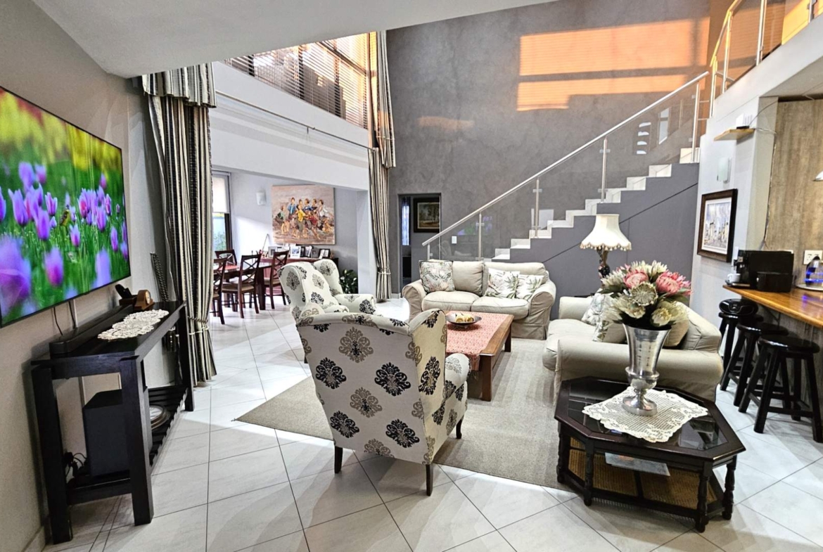 7 Bedroom Executive Family Home in Popular Security Estate in Melodie Hartbeespoort