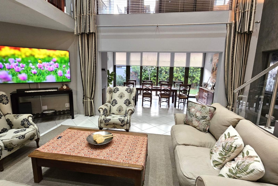 7 Bedroom Executive Family Home in Popular Security Estate in Melodie Hartbeespoort