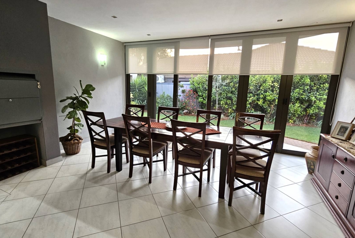 7 Bedroom Executive Family Home in Popular Security Estate in Melodie Hartbeespoort