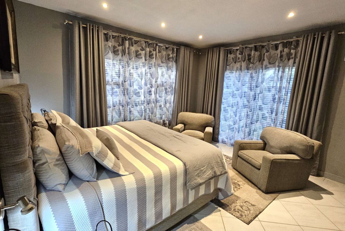 7 Bedroom Executive Family Home in Popular Security Estate in Melodie Hartbeespoort