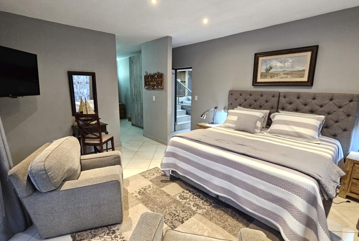 7 Bedroom Executive Family Home in Popular Security Estate in Melodie Hartbeespoort