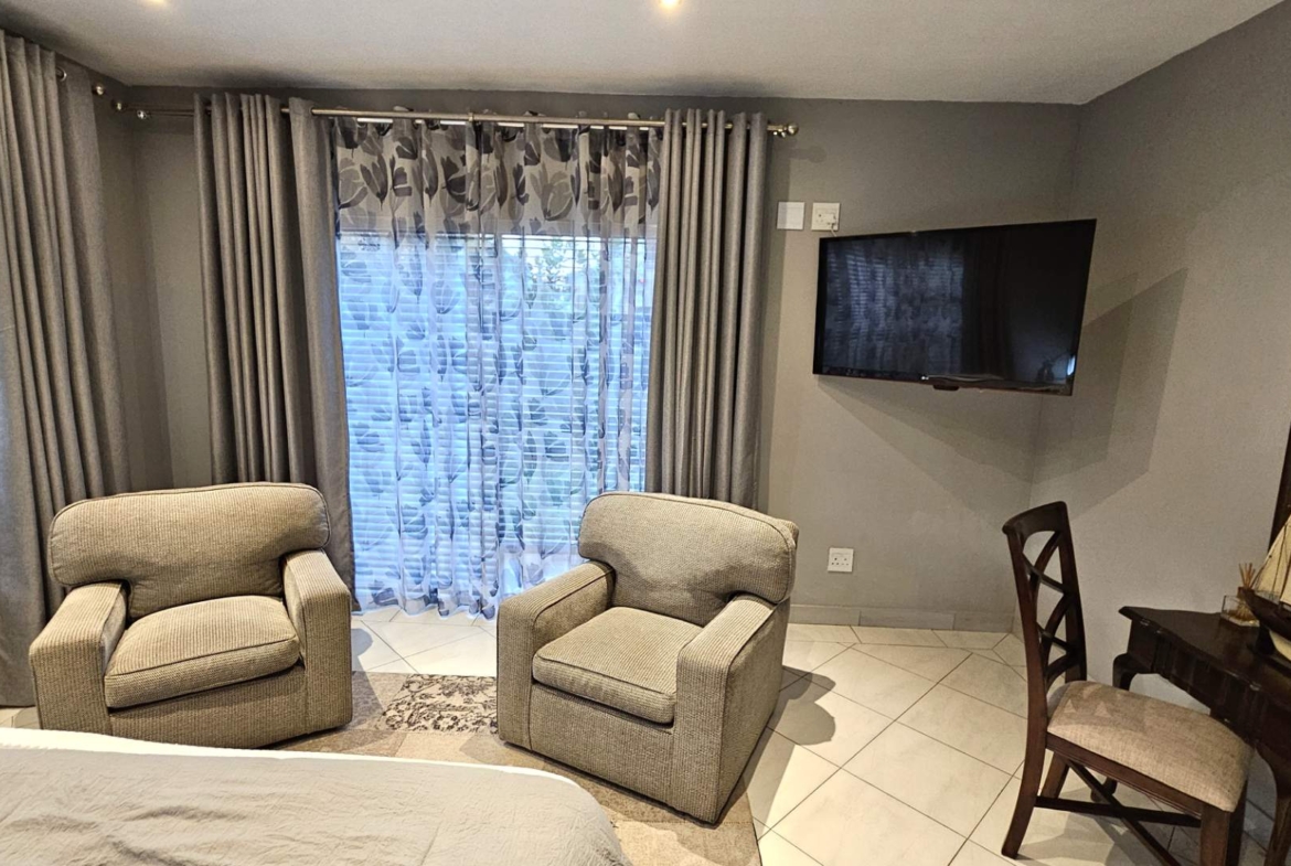 7 Bedroom Executive Family Home in Popular Security Estate in Melodie Hartbeespoort