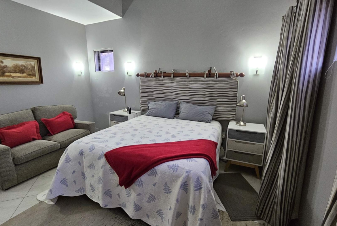 7 Bedroom Executive Family Home in Popular Security Estate in Melodie Hartbeespoort
