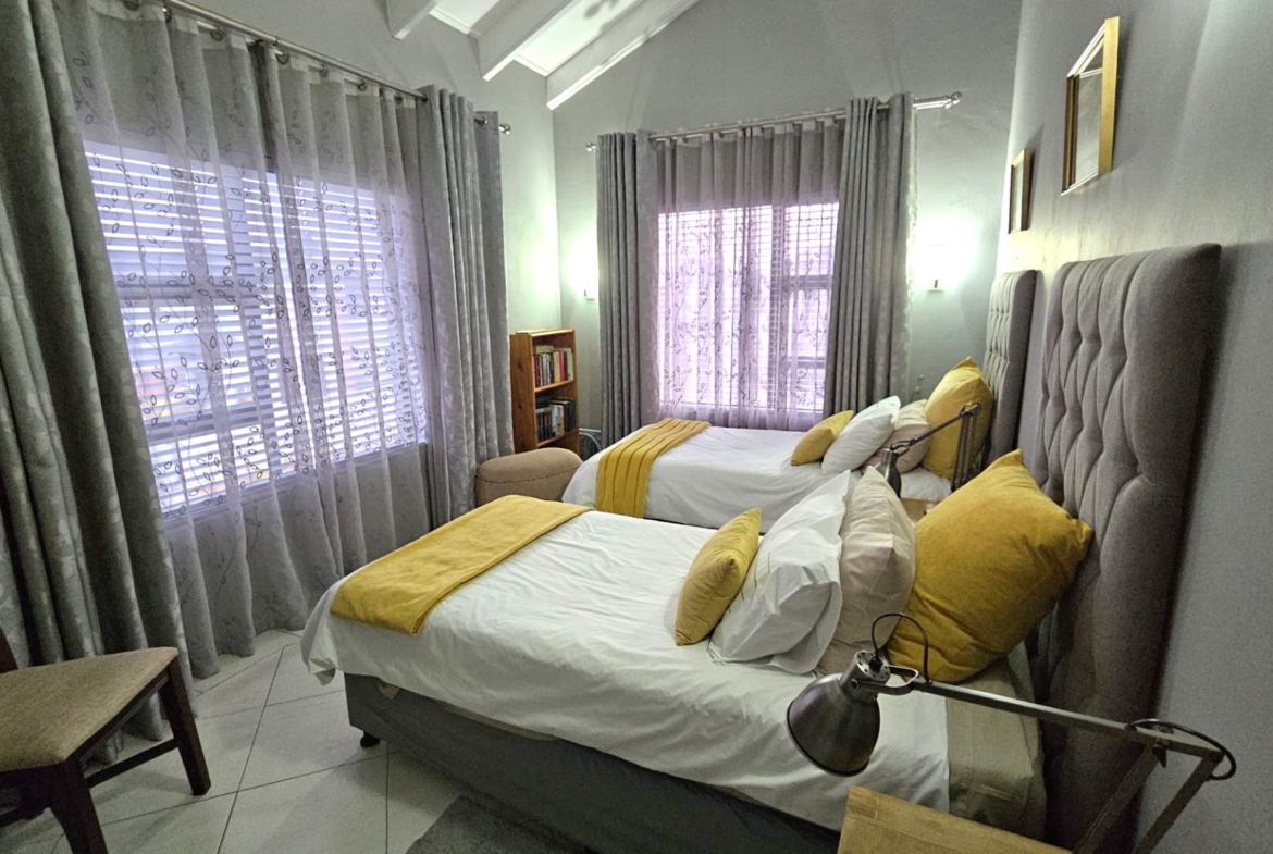 7 Bedroom Executive Family Home in Popular Security Estate in Melodie Hartbeespoort