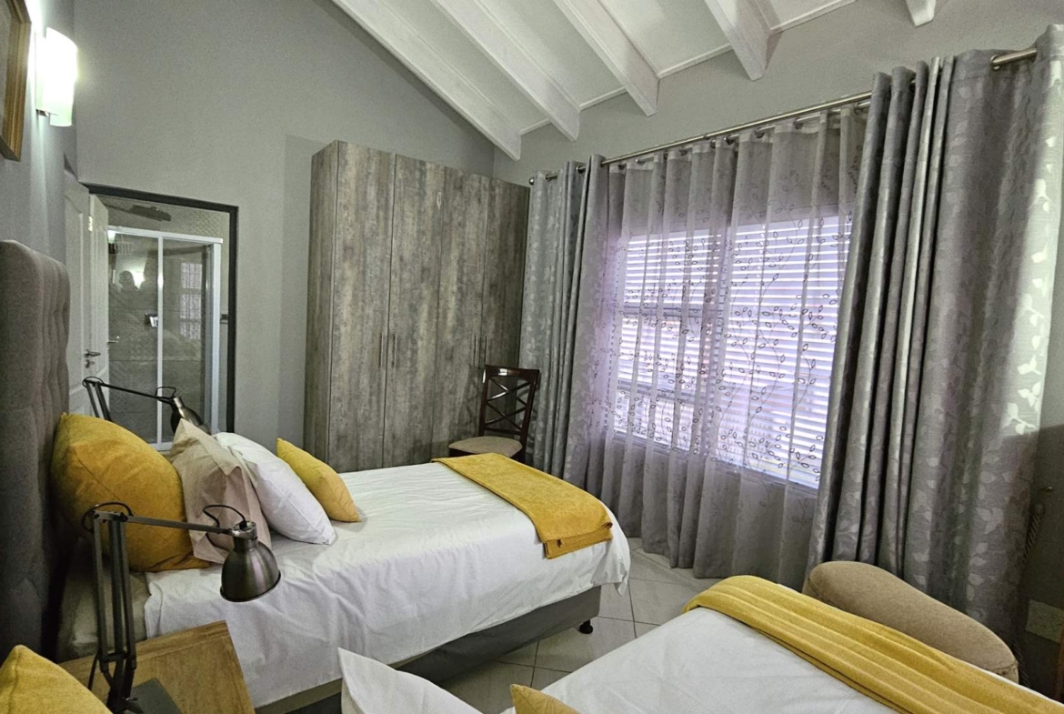 7 Bedroom Executive Family Home in Popular Security Estate in Melodie Hartbeespoort