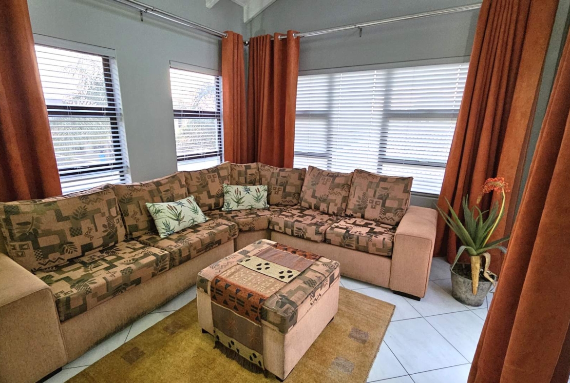 7 Bedroom Executive Family Home in Popular Security Estate in Melodie Hartbeespoort