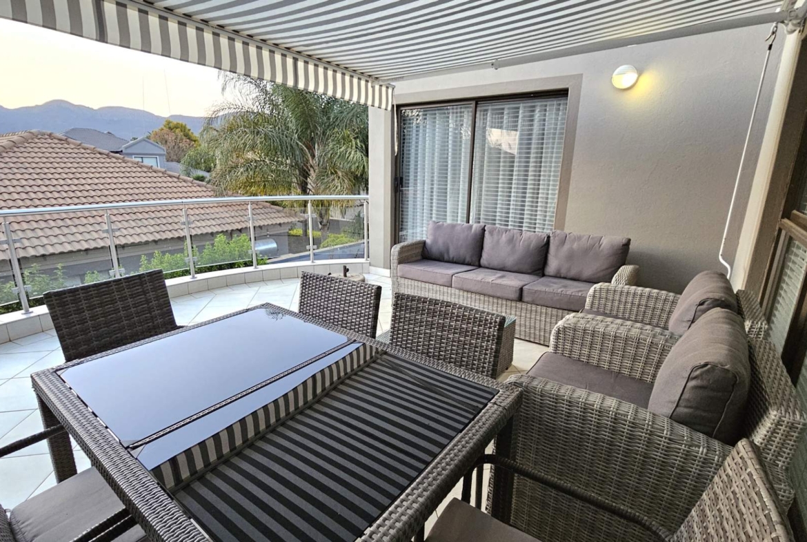 7 Bedroom Executive Family Home in Popular Security Estate in Melodie Hartbeespoort
