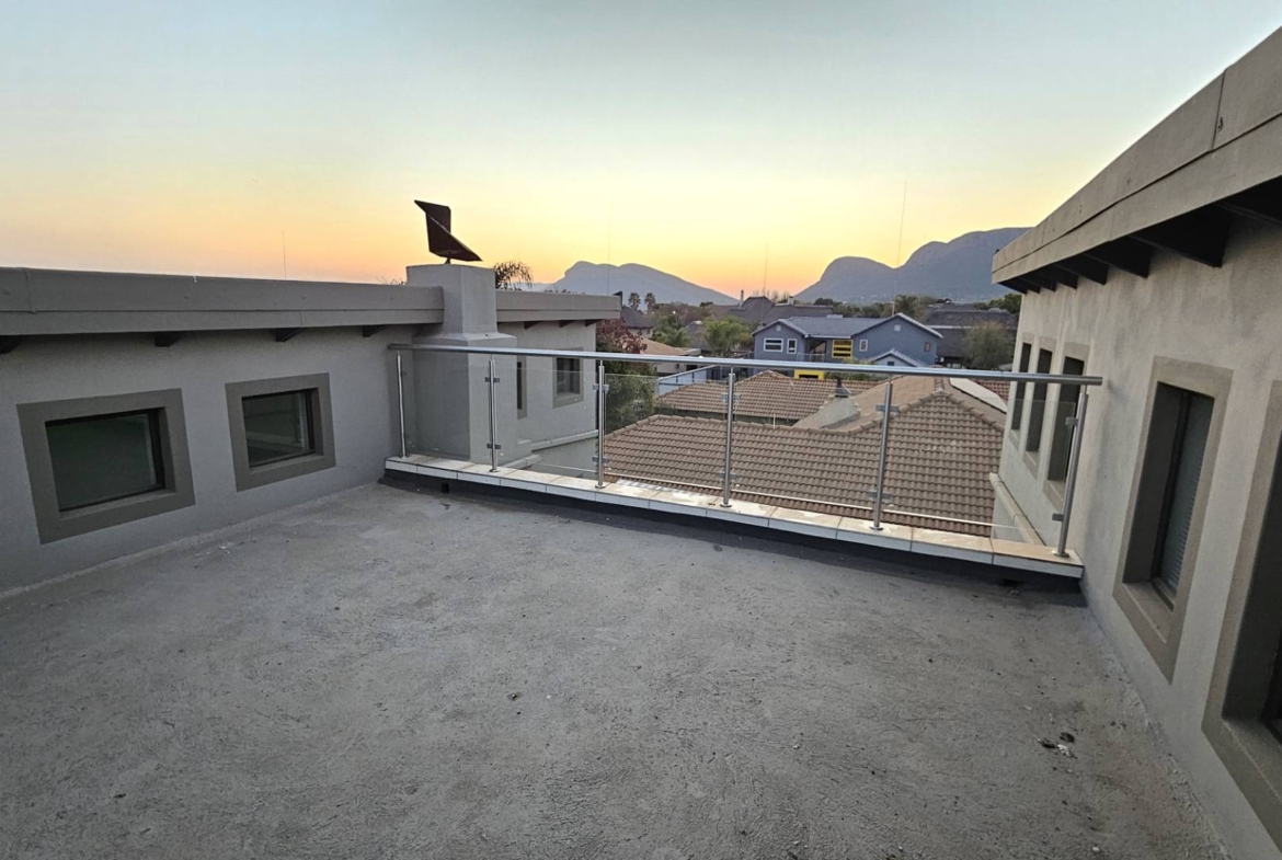 7 Bedroom Executive Family Home in Popular Security Estate in Melodie Hartbeespoort
