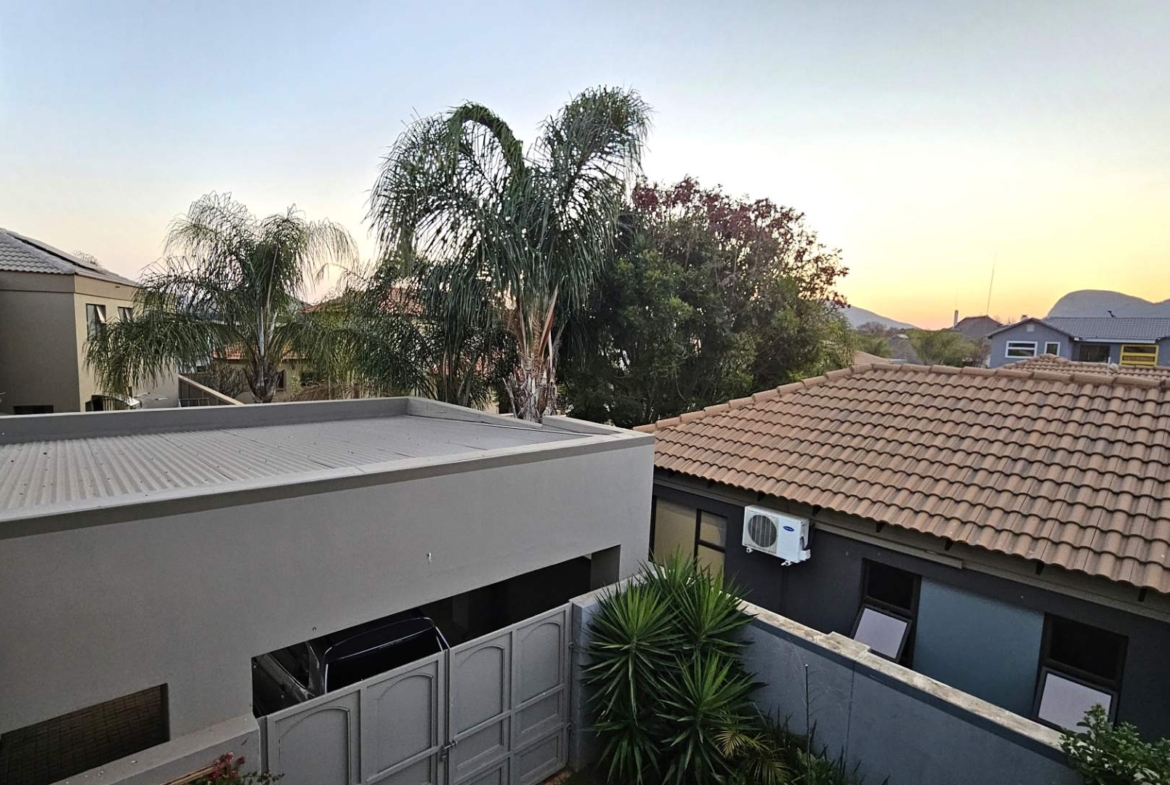 7 Bedroom Executive Family Home in Popular Security Estate in Melodie Hartbeespoort