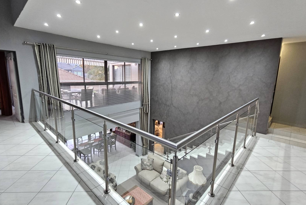 7 Bedroom Executive Family Home in Popular Security Estate in Melodie Hartbeespoort
