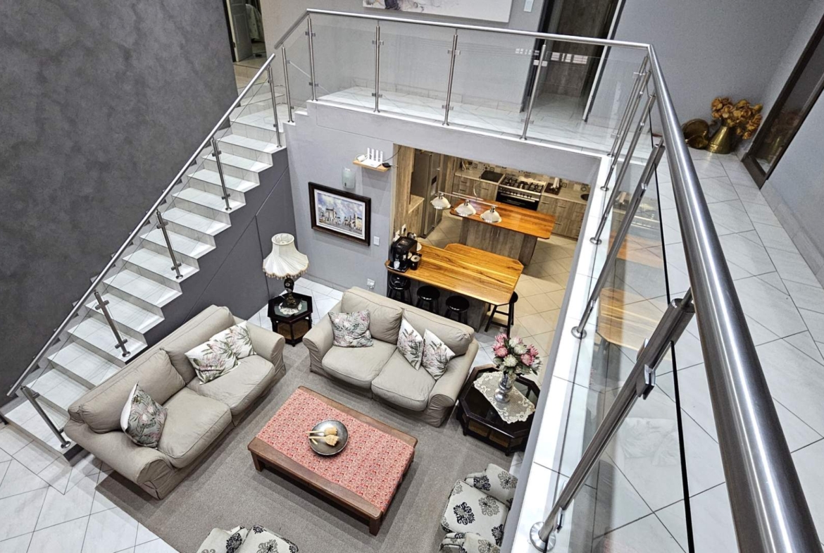 7 Bedroom Executive Family Home in Popular Security Estate in Melodie Hartbeespoort