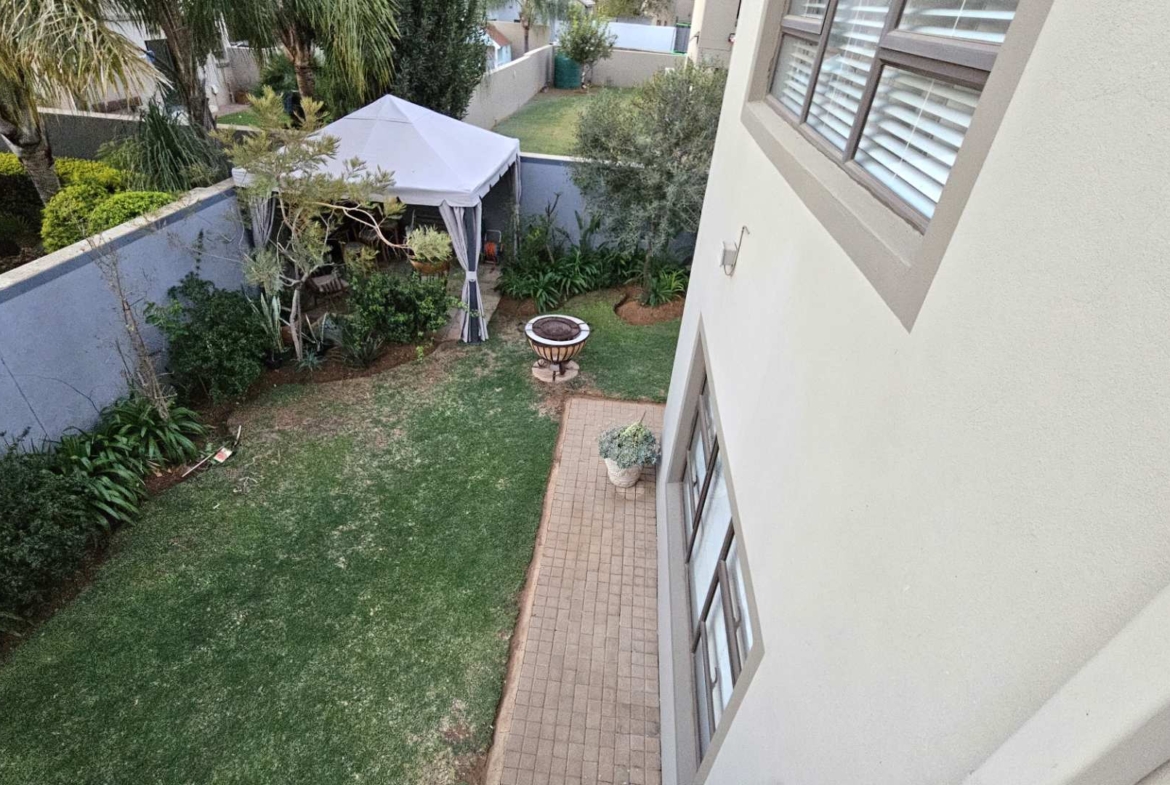 7 Bedroom Executive Family Home in Popular Security Estate in Melodie Hartbeespoort