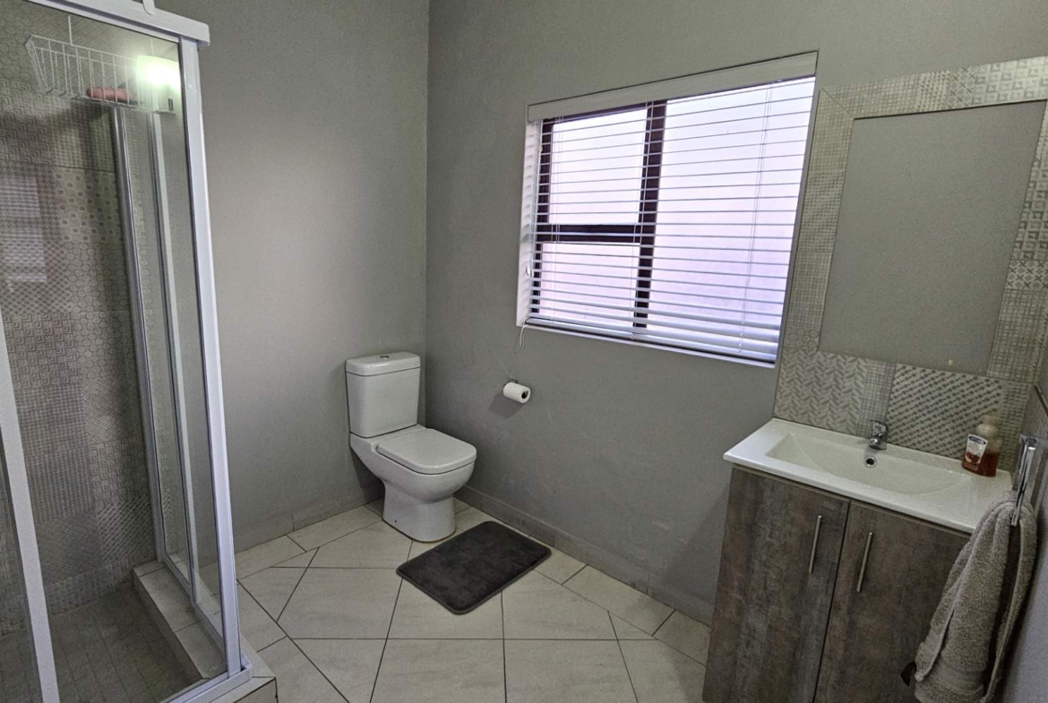 7 Bedroom Executive Family Home in Popular Security Estate in Melodie Hartbeespoort