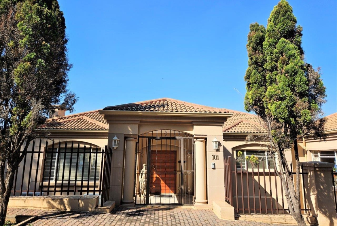 4 Bedroom Home in Kosmos