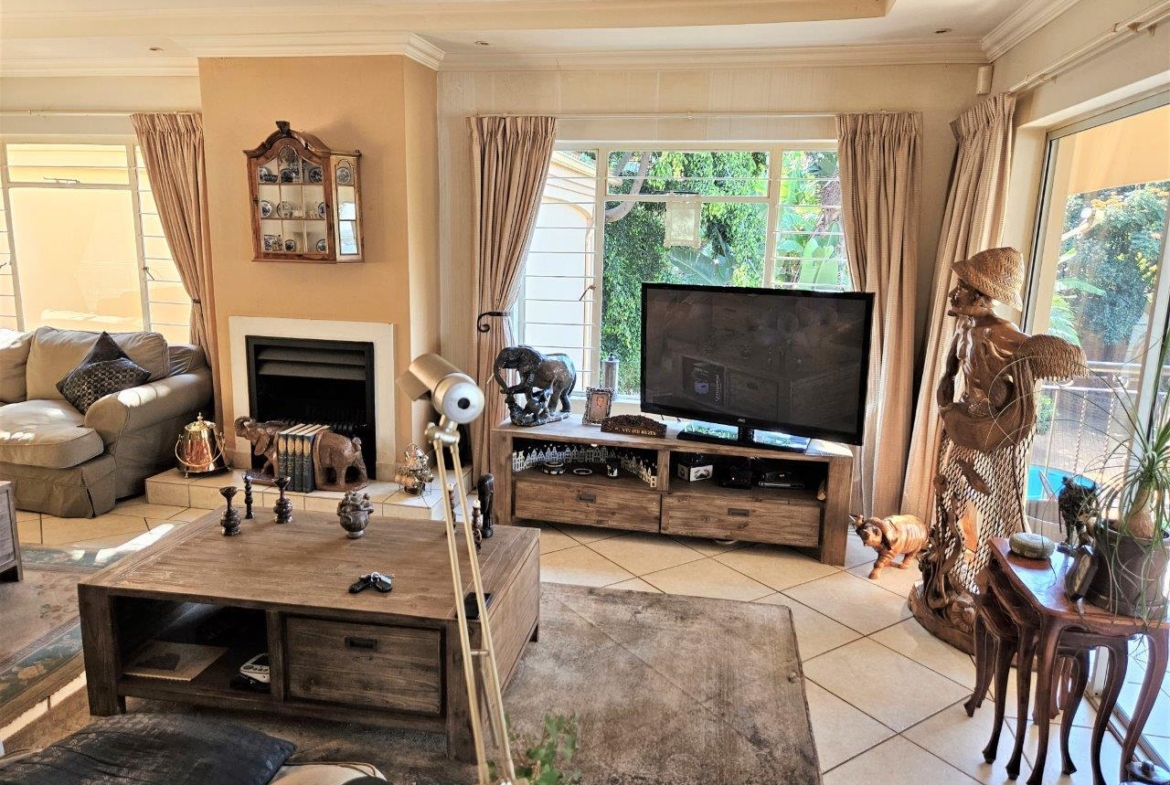 4 Bedroom Home in Kosmos