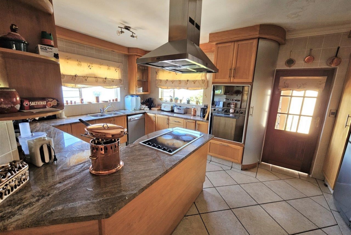 4 Bedroom Home in Kosmos