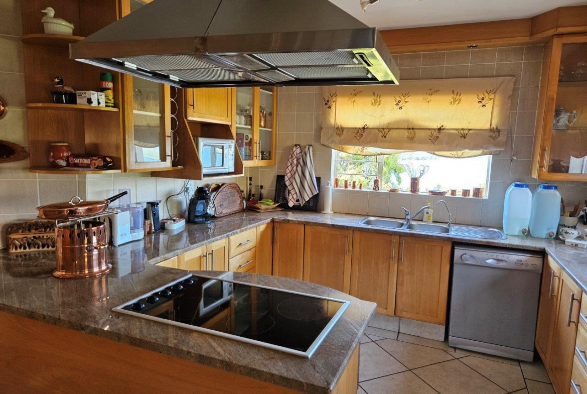 4 Bedroom Home in Kosmos