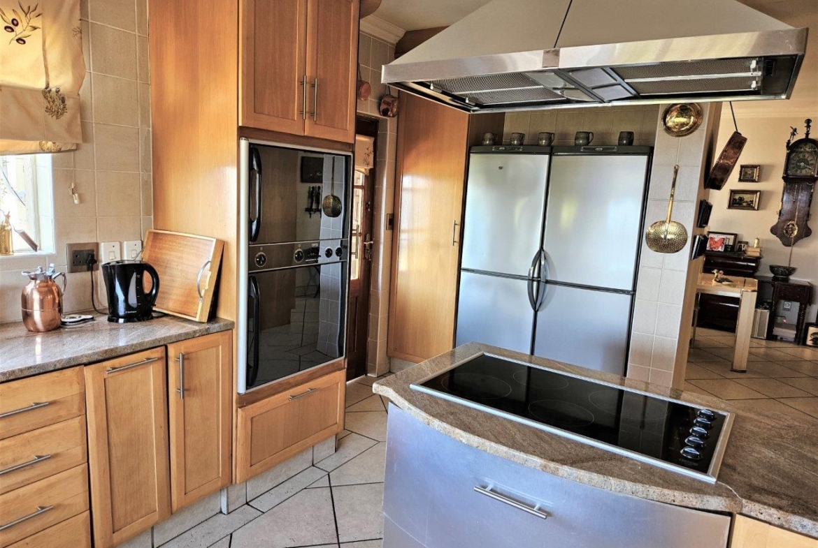 4 Bedroom Home in Kosmos