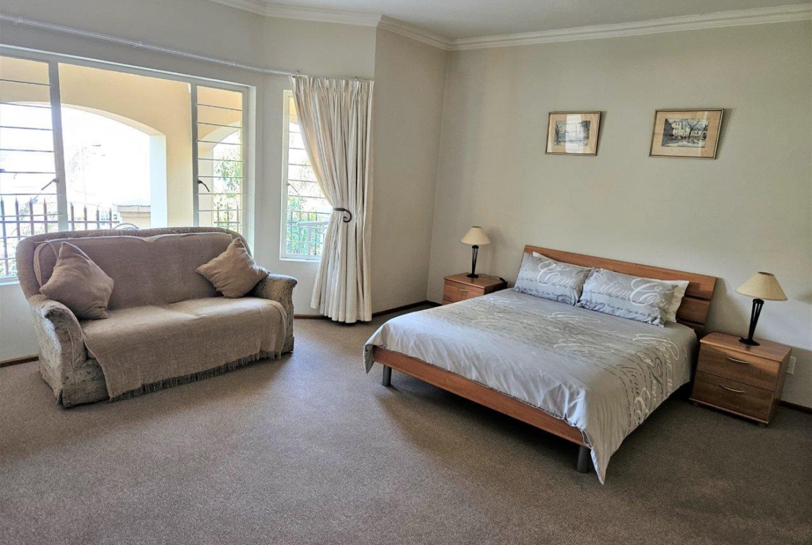 4 Bedroom Home in Kosmos