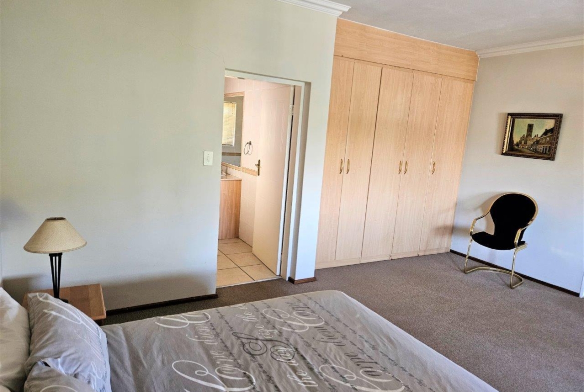 4 Bedroom Home in Kosmos