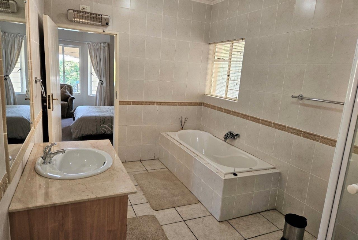 4 Bedroom Home in Kosmos
