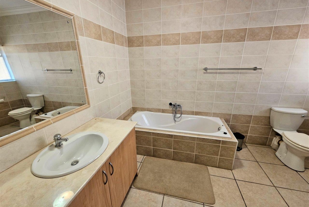 4 Bedroom Home in Kosmos
