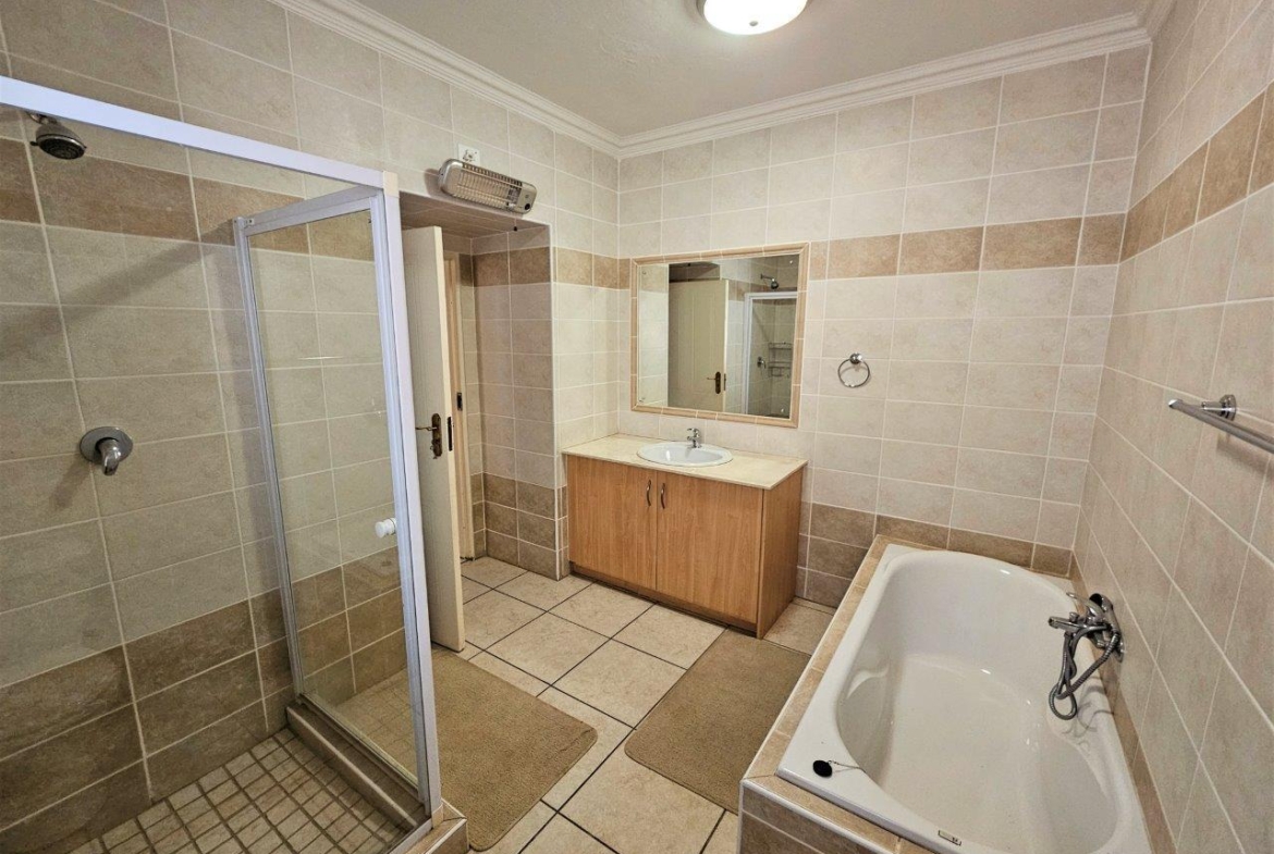 4 Bedroom Home in Kosmos