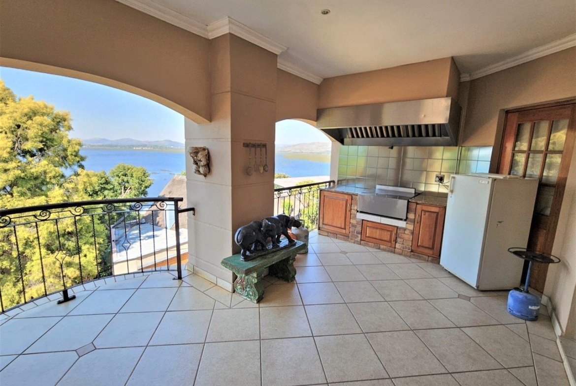 4 Bedroom Home in Kosmos