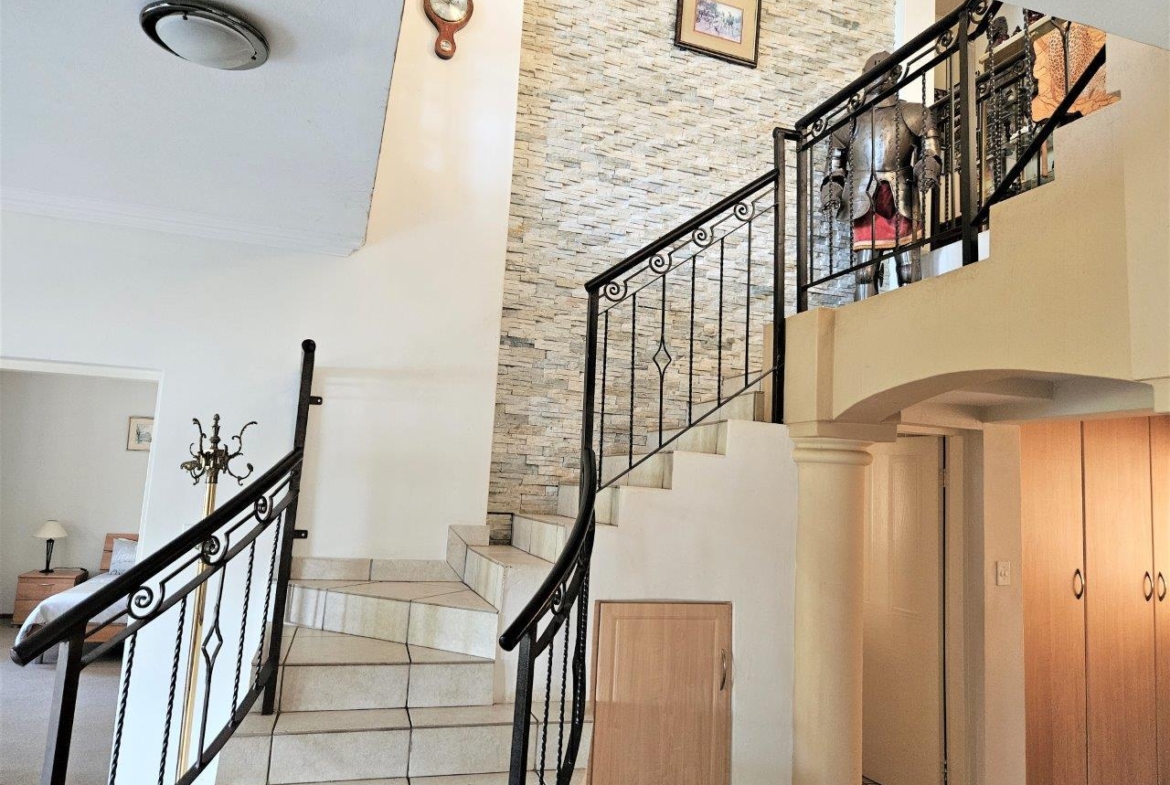 4 Bedroom Home in Kosmos